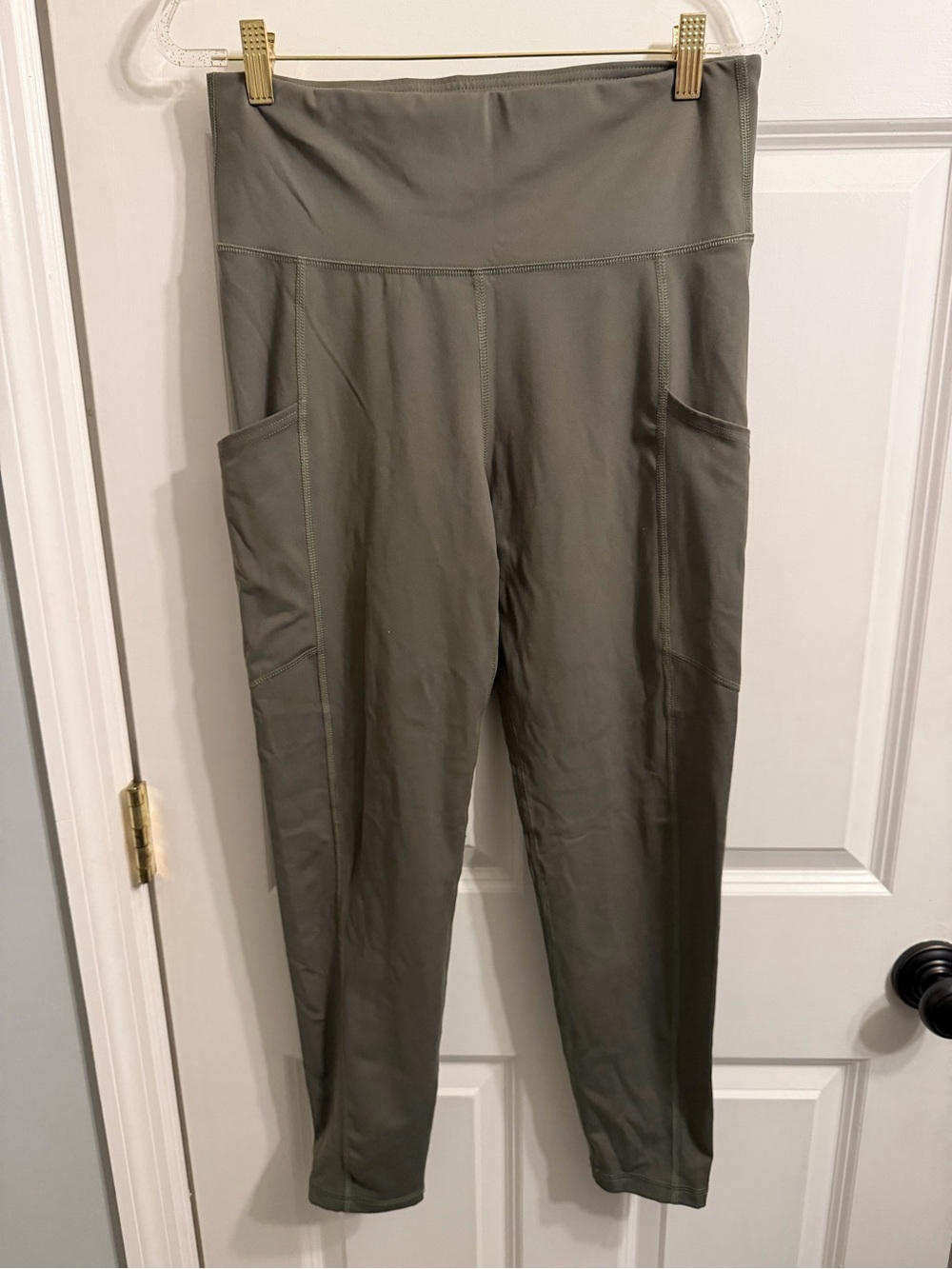 American Eagle High-Waist Olive Green Active Leggings with Side Pockets